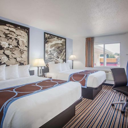 Super 8 By Wyndham Washington Otel Dış mekan fotoğraf