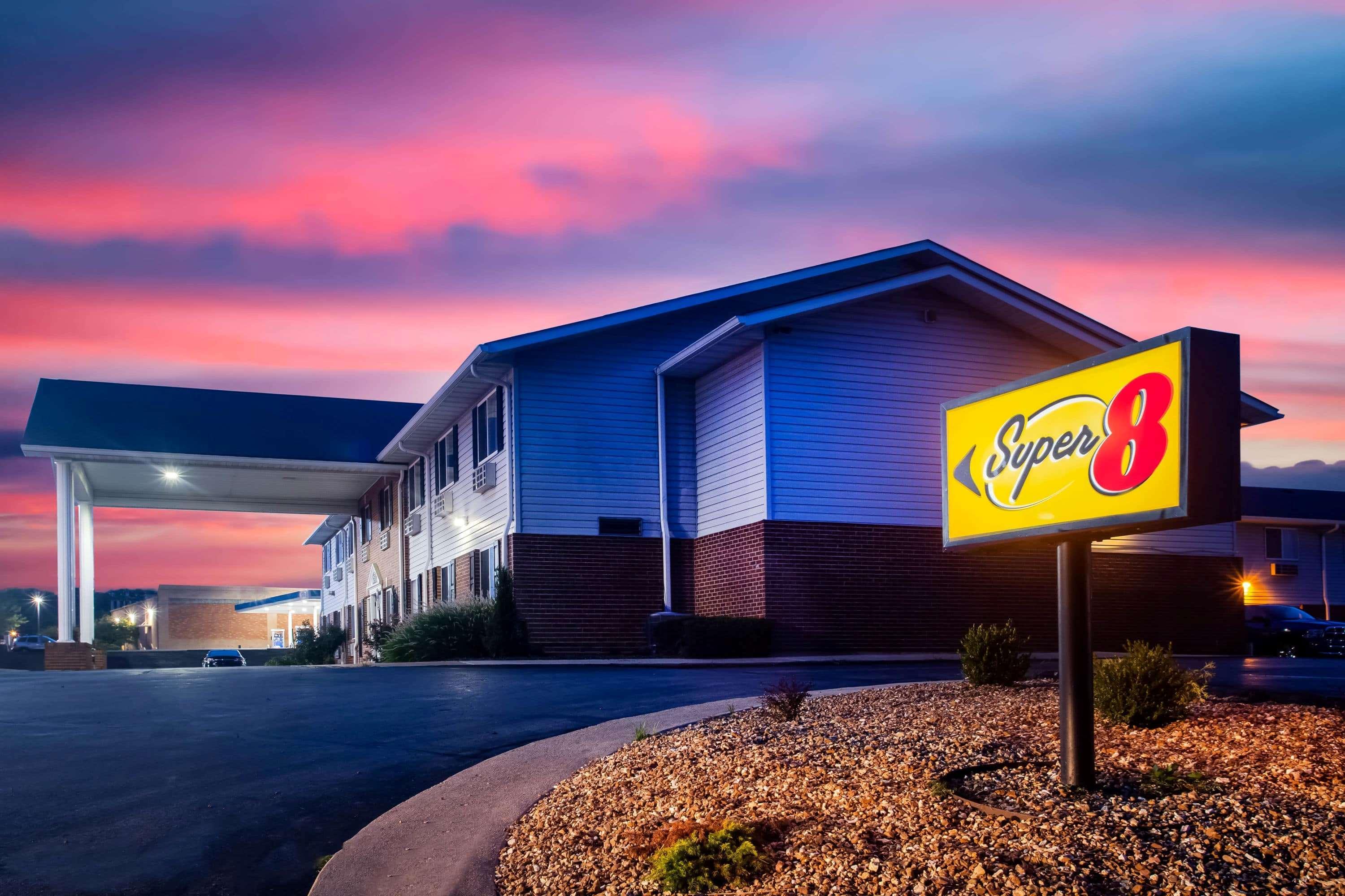 Super 8 By Wyndham Washington Otel Dış mekan fotoğraf